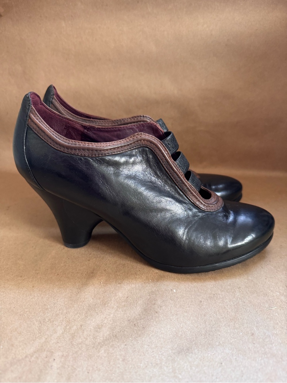Vintage Everybody by BZ Moda Black Leather 3” Pumps w brown trim. Size EU39.5 - Picture 2 of 8